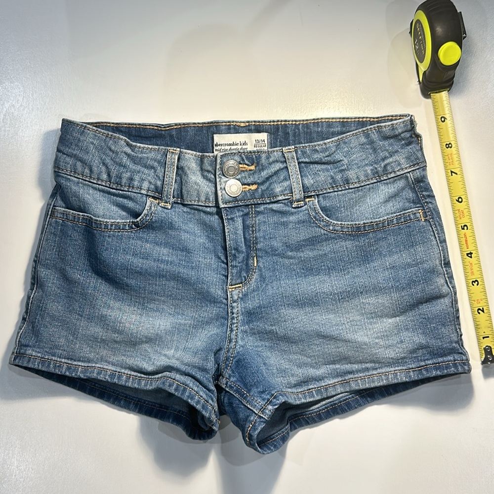 Abercrombie Kids mid rise shortie short Size 13/14 Regular with 2” inseam